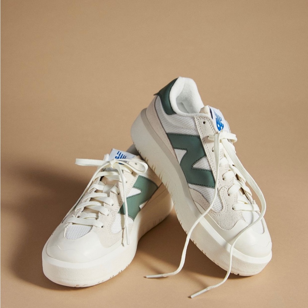 New Balance CT302 unisex sneaker.  Size 9 women’s or size 7.5 men’s.